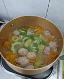 Thịt viên hầm bí đỏ khổ qua