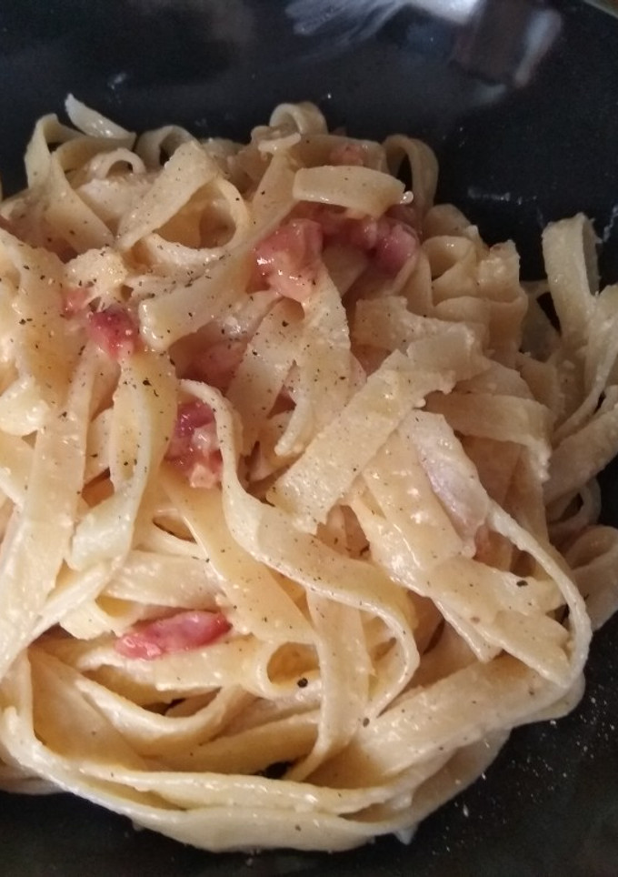 Una foto de Tagliatelle a la carbonara (sin nata. Receta original)