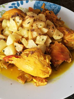 Una foto de Pollo con champiñones y trufa