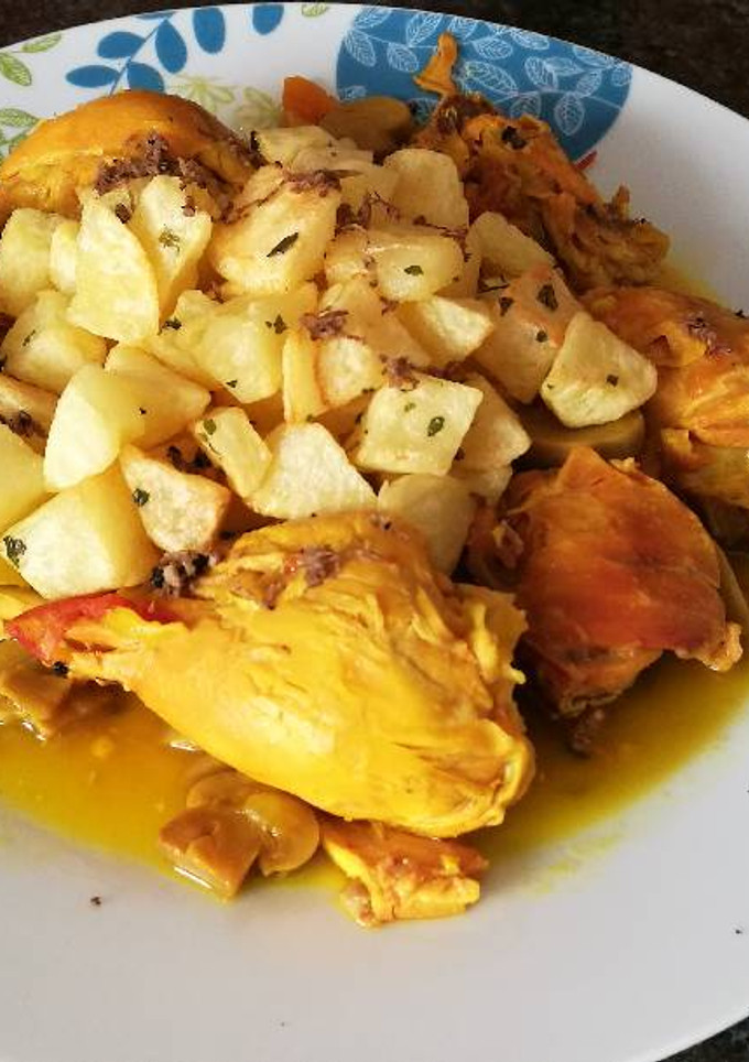 Una foto de Pollo con champiñones y trufa