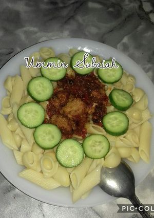 A picture of Macaroni with Fish stew.