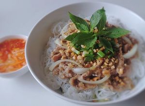 Hình của món Bún BÒ xào Nam bộ.