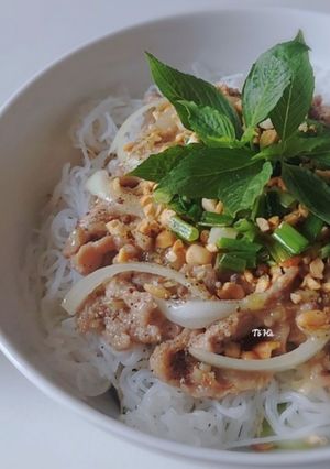 Hình của món Bún BÒ xào Nam bộ.