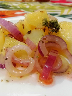 A picture of Insalata di Patate, Pomodori e Cipolla di Tropea.
