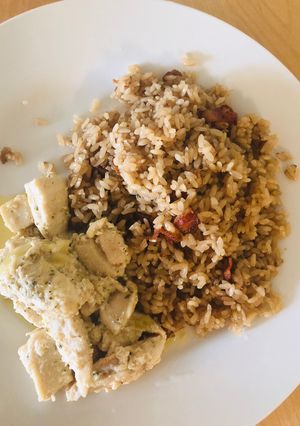 Una foto de Arroz con bacon y pechuga