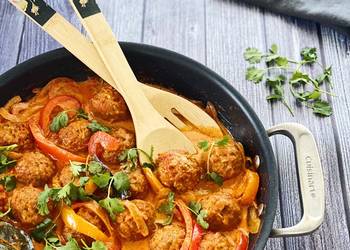 Easiest Way to Cook Perfect Turkey Meatballs in Thai Red Coconut Curry