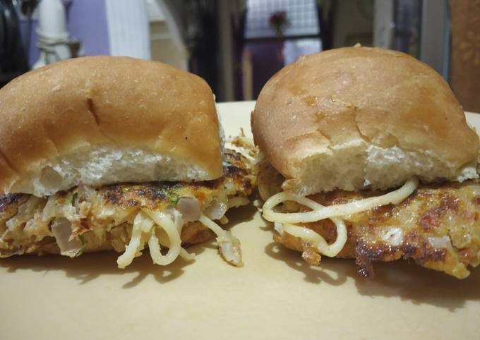 Vada Pav omelette Recipe