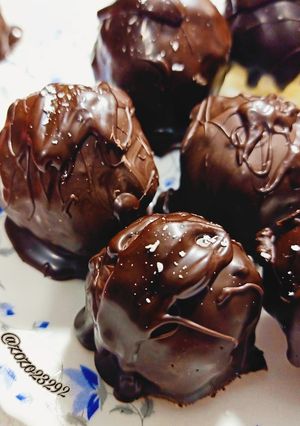 صورة لوصفة كرات جوز الهند بالشوكولاته 🍫🥥