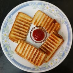 A picture of Onion sandwich.