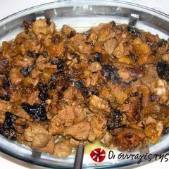 A picture of Pork with brandy and dried fruit.