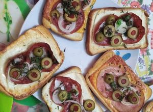 Una foto de Tostadas horneadas perfectas para pasapalos!!