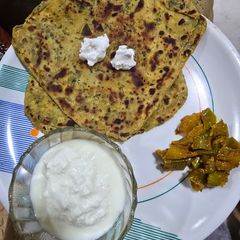 A picture of Aloo methi parantha.