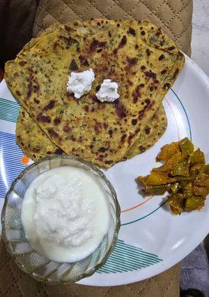 A picture of Aloo methi parantha.