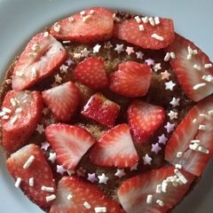 A picture of Strawberry semolina cake.
