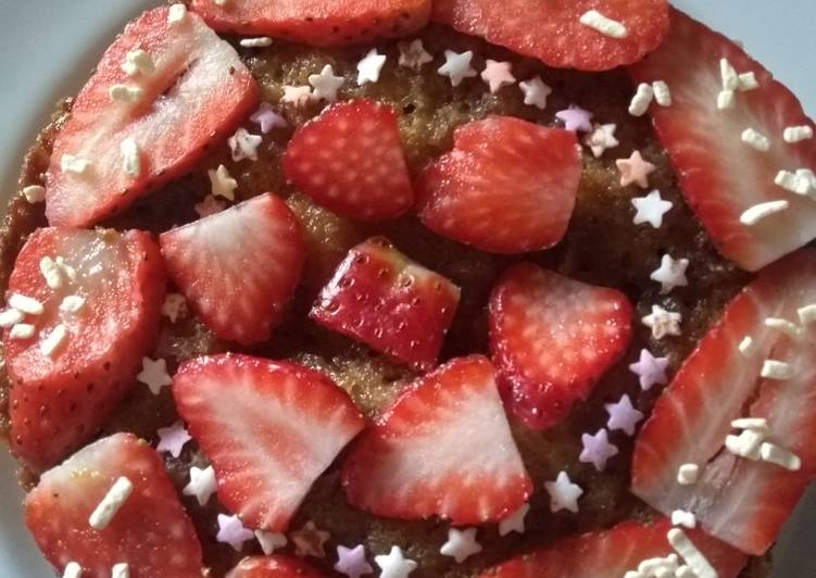 Strawberry semolina cake