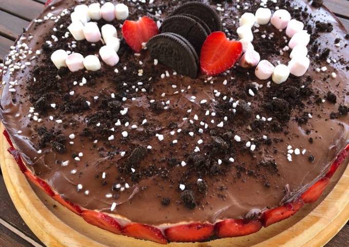 No-Bake Chocolate and Strawberry Cheesecake