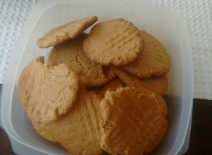 Una foto de Galletas de crema de cacahuate (maní).ॐ
