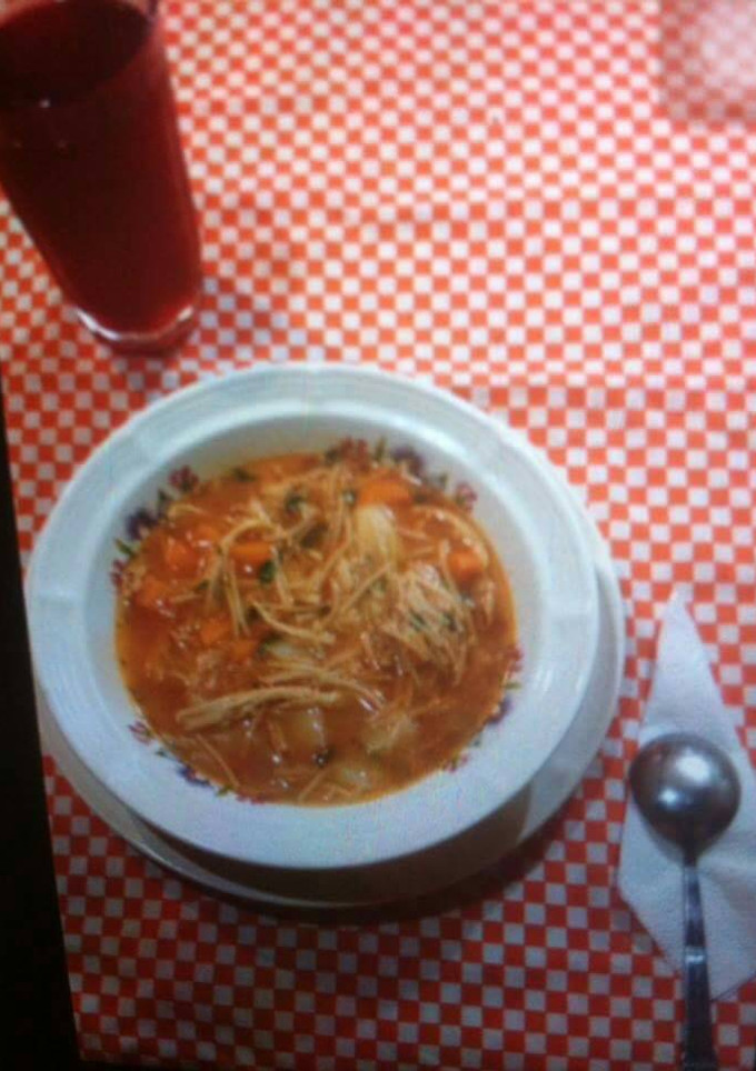 Una foto de Sopa de pasta con pollo