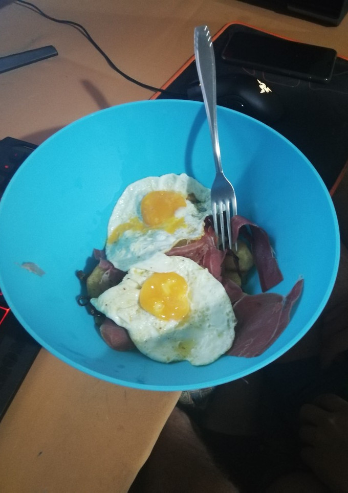 Una foto de Patatas a lo pobre 🥔 🌶 🥚