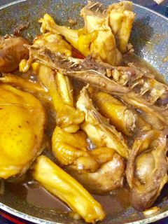 Hình của món Gà Rim Mắm Nhỉ.