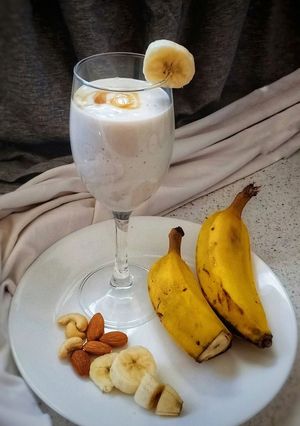 বানানা স্মুদি (Banana smoothie recipe in Bengali) রেসিপির প্রধান ছবি