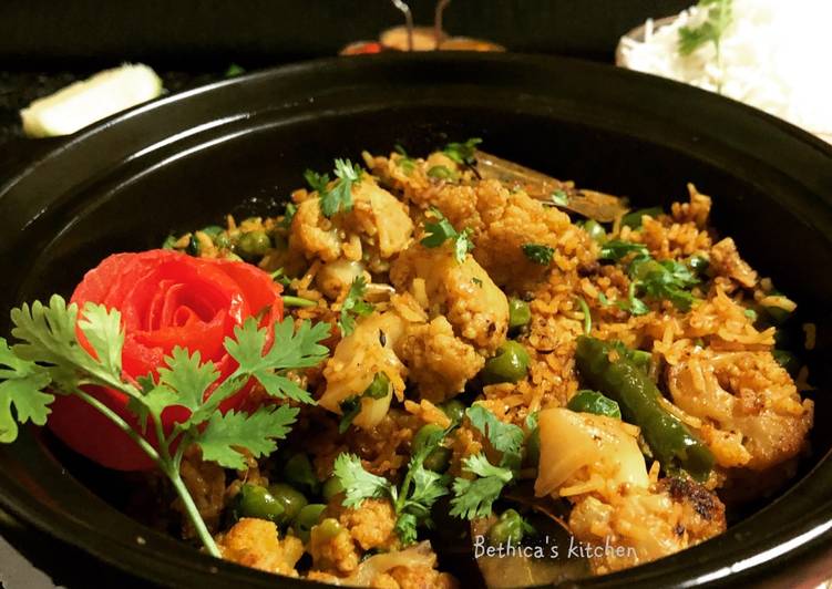 Phulkopir Muri Ghonto (Cauliflower cooked with Rice - Bengali style)