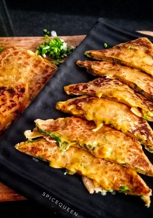 A picture of Cheesy Garlic Pockets.