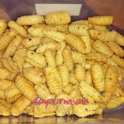 Resep Kue Bawang Renyah Gurih Oleh Mvie Cookpad