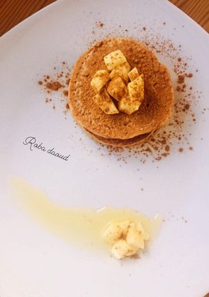 صورة لوصفة بان كيك الشوفان مع القرفةوالعسل🥞