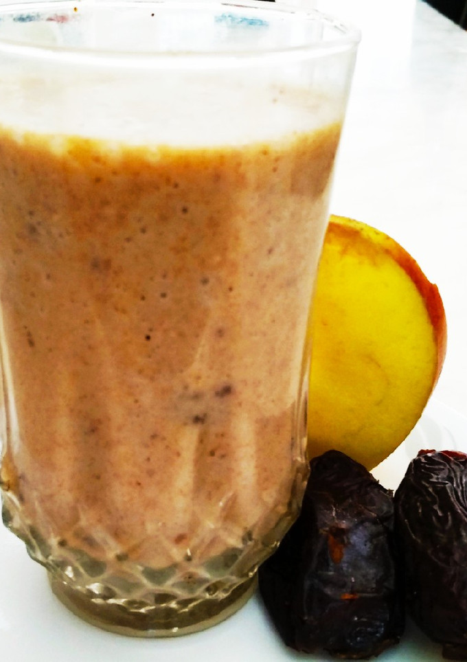 A picture of Dates and Apple shake.