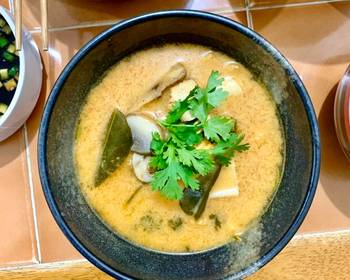 Fresh, Make Recipe Chicken and Seafood Tom Yum Delicious Steady