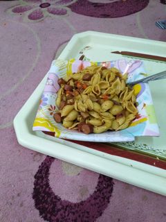 صورة لوصفة معكرونة الفطر و النقانق