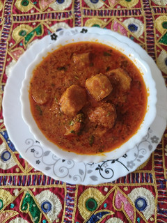 રાજસ્થાની બેસન ગટ્ટા નુ શાક (Rajasthani Besan Gatta Shak Recipe In Gujarati) રેસીપી મુખ્ય ફોટો