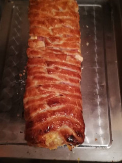 Una foto de Trenza de hojaldre relleno salado