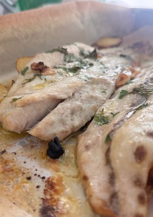 Una foto de Corvina al horno con patata panadera