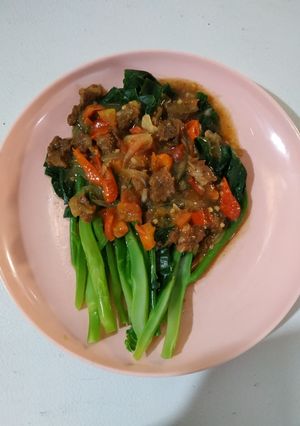 Foto resep Kailan organik siram daging pedas