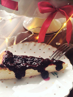 Cukormentes túrótorta erdei gyümivel nyakon öntve 😍 recept fotója