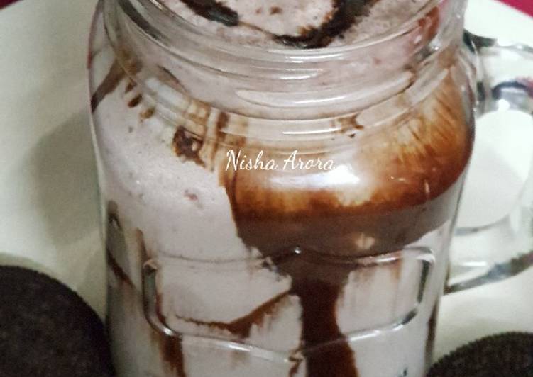 Steps to Prepare Super Quick Homemade Oreo Milkshake