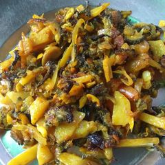 A picture of Karele aloo ki sabji with chingri.