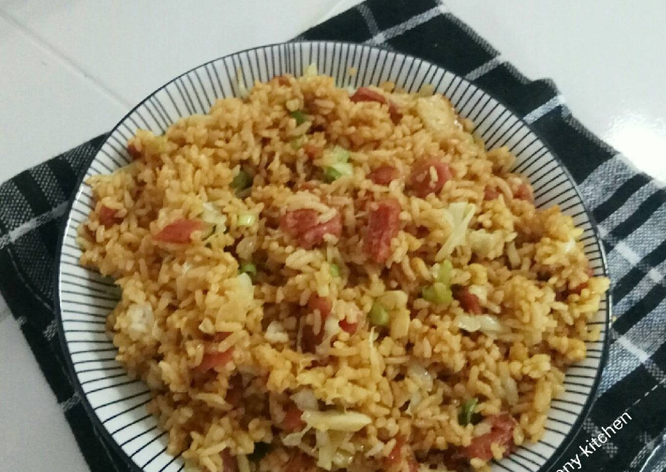 Nasi goreng daun kol