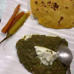 A picture of Saag.
