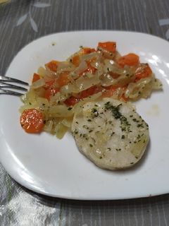 Una foto de Merluza con verduras al microondas