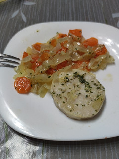 Una foto de Merluza con verduras al microondas