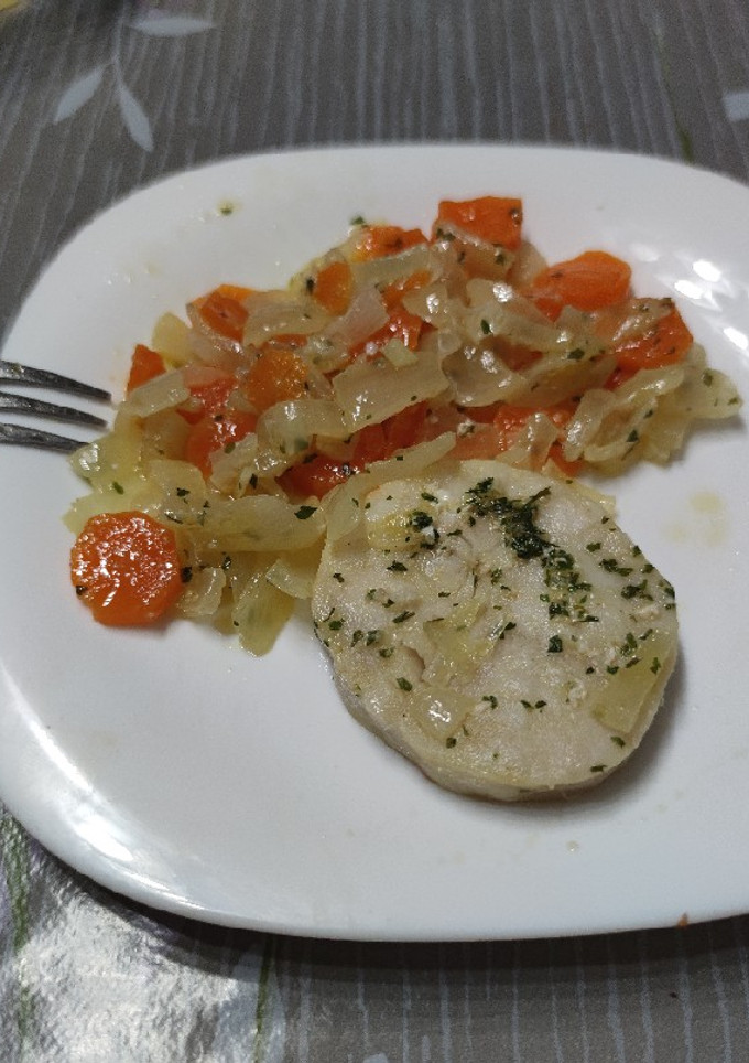 Una foto de Merluza con verduras al microondas