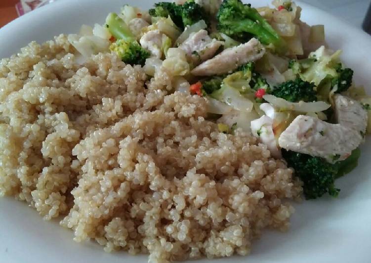 Quinoa con verduras y pollo