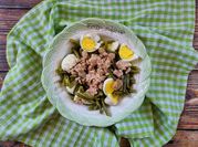 Una foto di fagiolini insalata