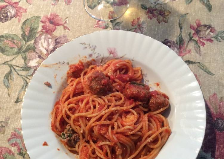 Spaghetti al sugo con polpettine