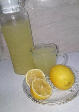 صورة لوصفة عصير الليمون و بومبلموس 🍋🍹