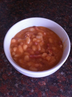 Una foto de Alubias blancas con bacon