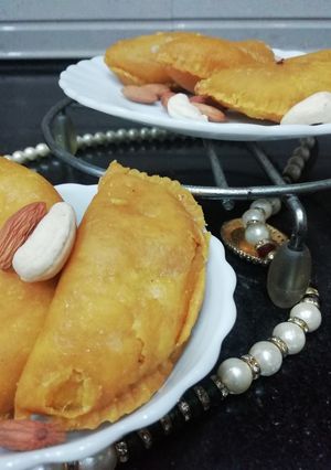 A picture of Kesariya Gujiya.